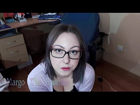 ❤️ Rapariga Sexy com Dildo de Óculos Chupa Profundamente na Câmara ️❌ Porno de qualidade em nós ❤